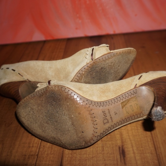 Christian Dior Tan Suede Fringe Peep Toe Pumps – Size 37 – Made in Italy - Picture 3 of 4